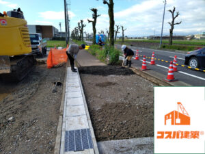 岐阜県岐阜市で工事中のゲンキー株式会社様新築店舗の前道路風景