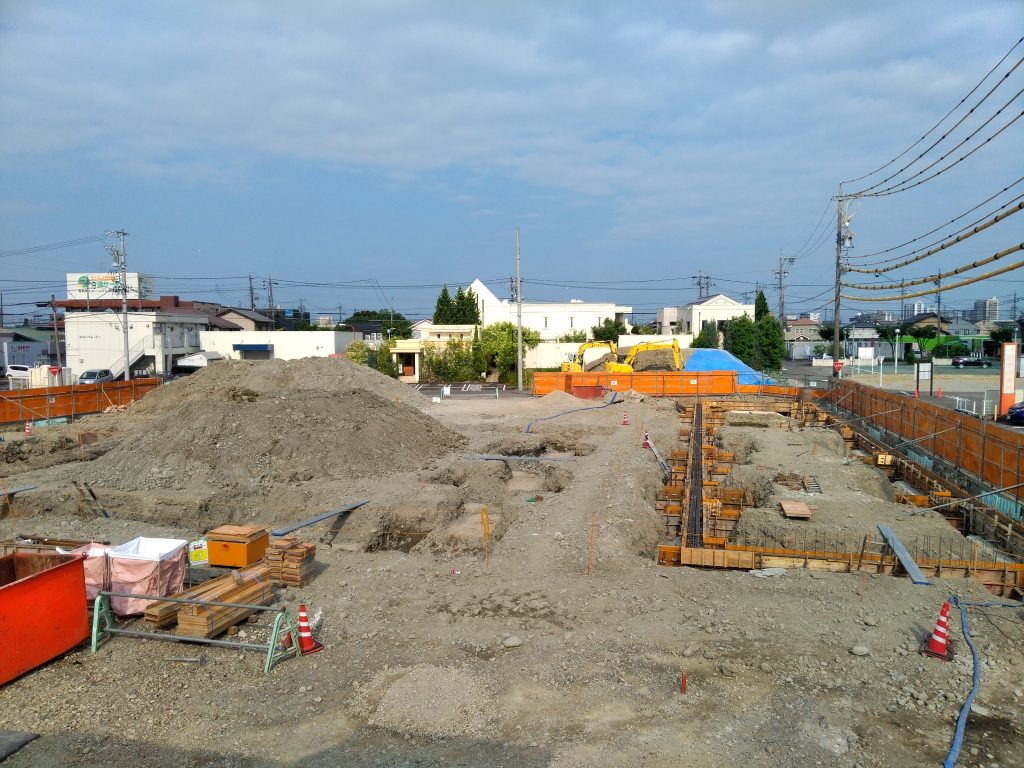 愛知県一宮市に建設中の名鉄自動車整備株式会社様の基礎工事風景