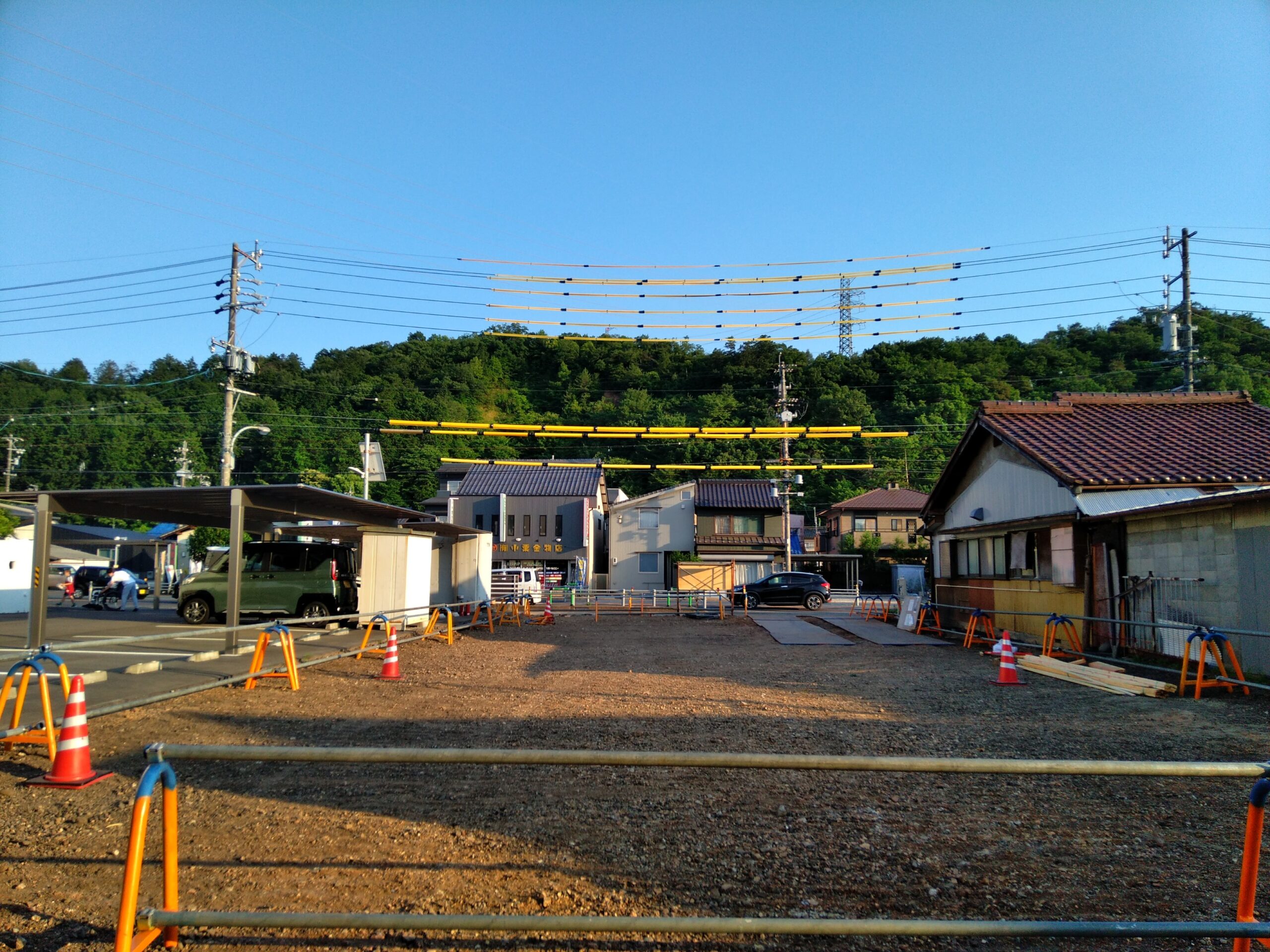 岐阜県関市で建設中の中日新聞関支局の解体後の風景