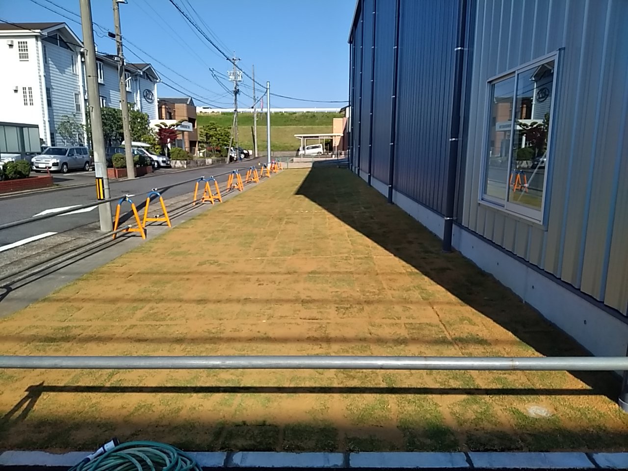 愛知県名古屋市で建設中のテニスコートの駐車場の様子