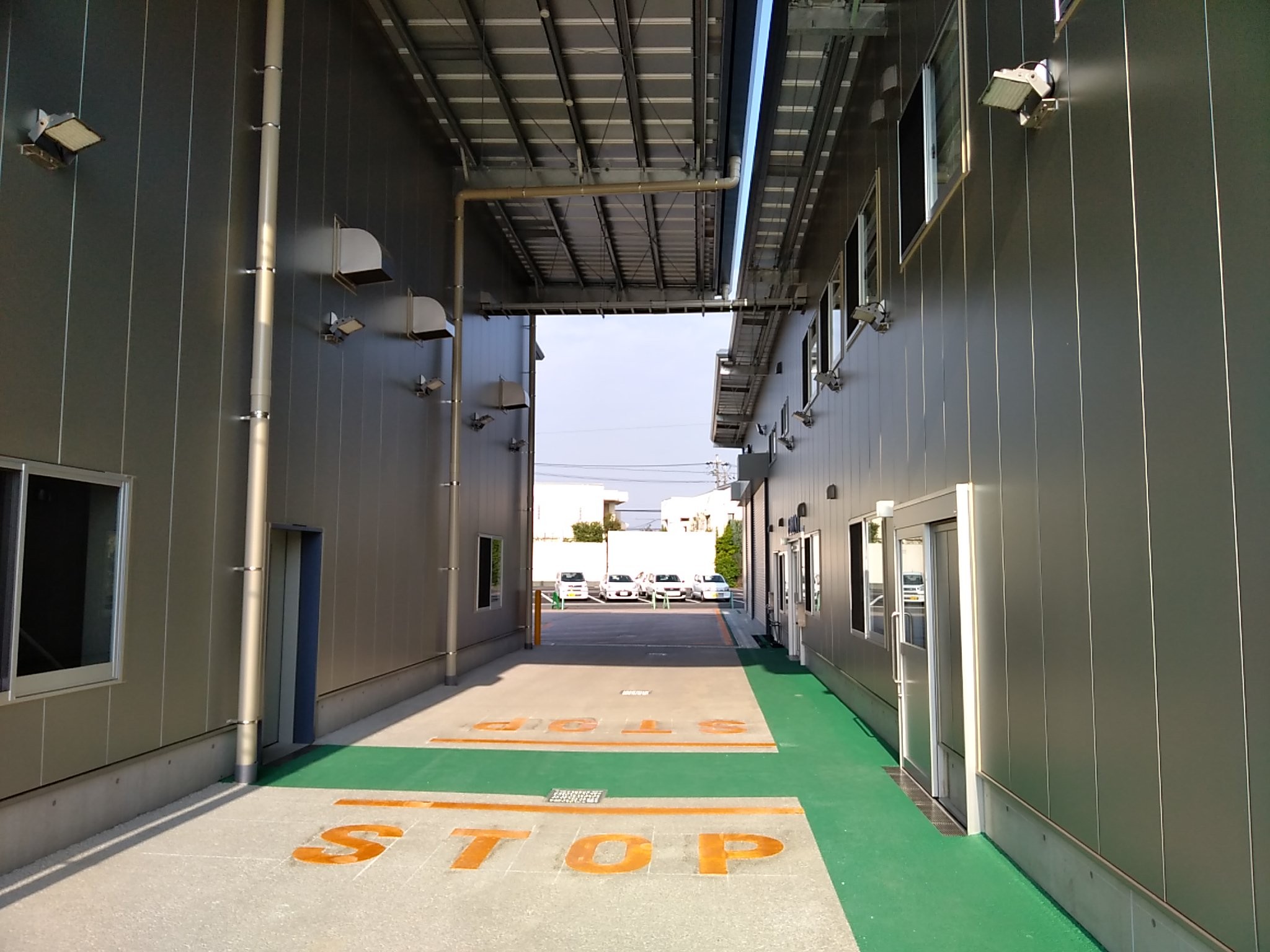 愛知県一宮市に建設中の名鉄自動車整備株式会社様の通路の様子