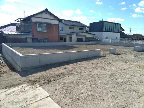 岐阜県土岐市で建設中の倉庫　コンクリート打設工事の様子