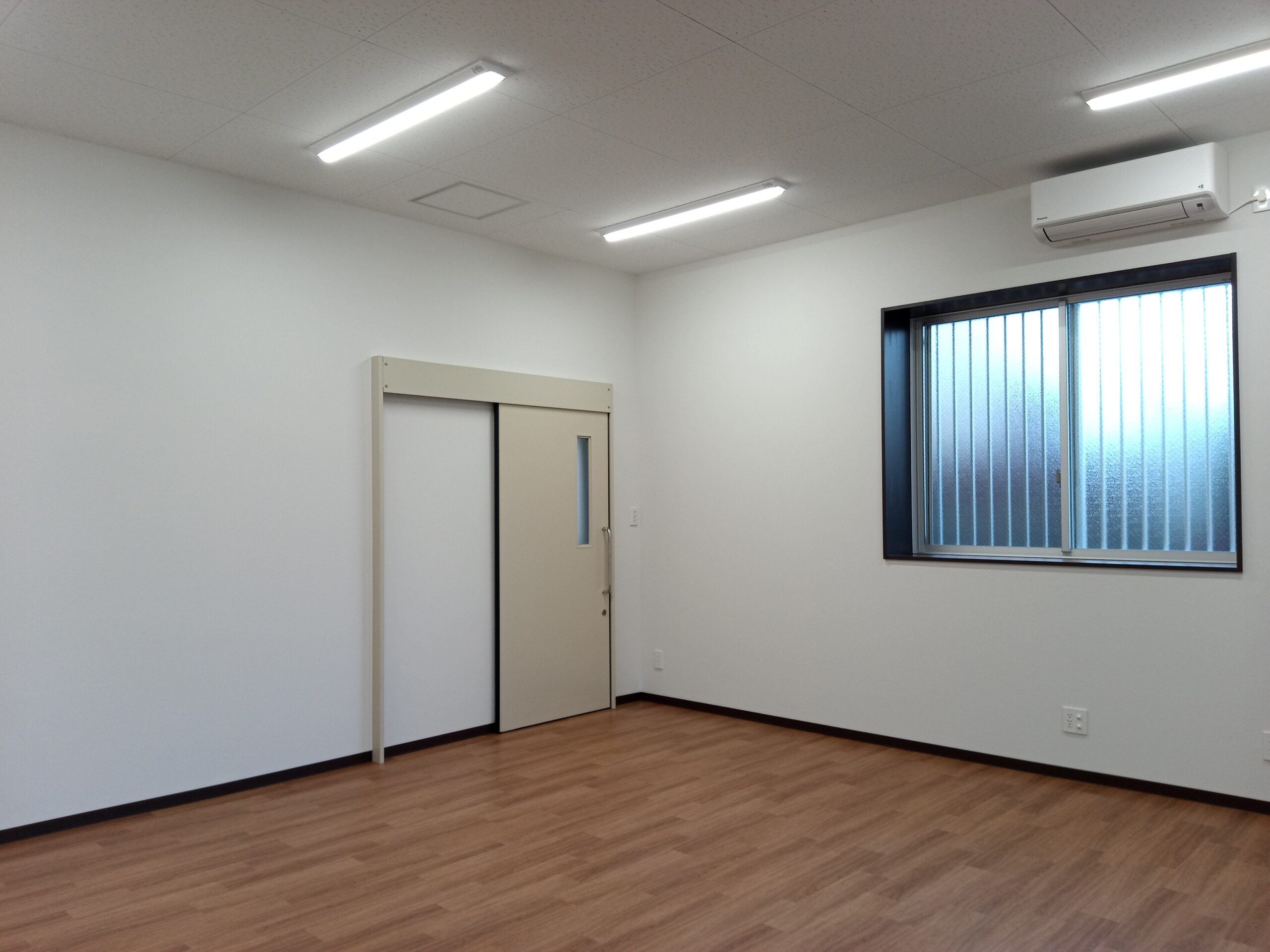 岐阜県土岐市で建設中の倉庫　内装工事完了の様子