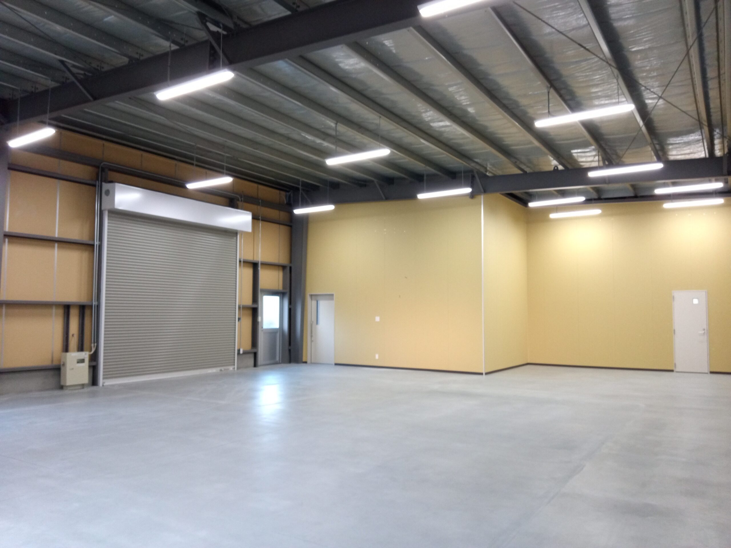 岐阜県土岐市で建設中の倉庫　内装工事完了の様子