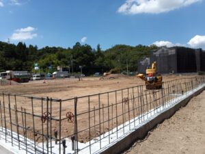 岐阜県関市での工場・テント倉庫建築工事　工場棟埋戻し・転圧工事の様子